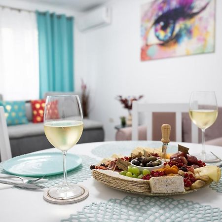 L&R Boutique Apartment Otelu Rosu Экстерьер фото