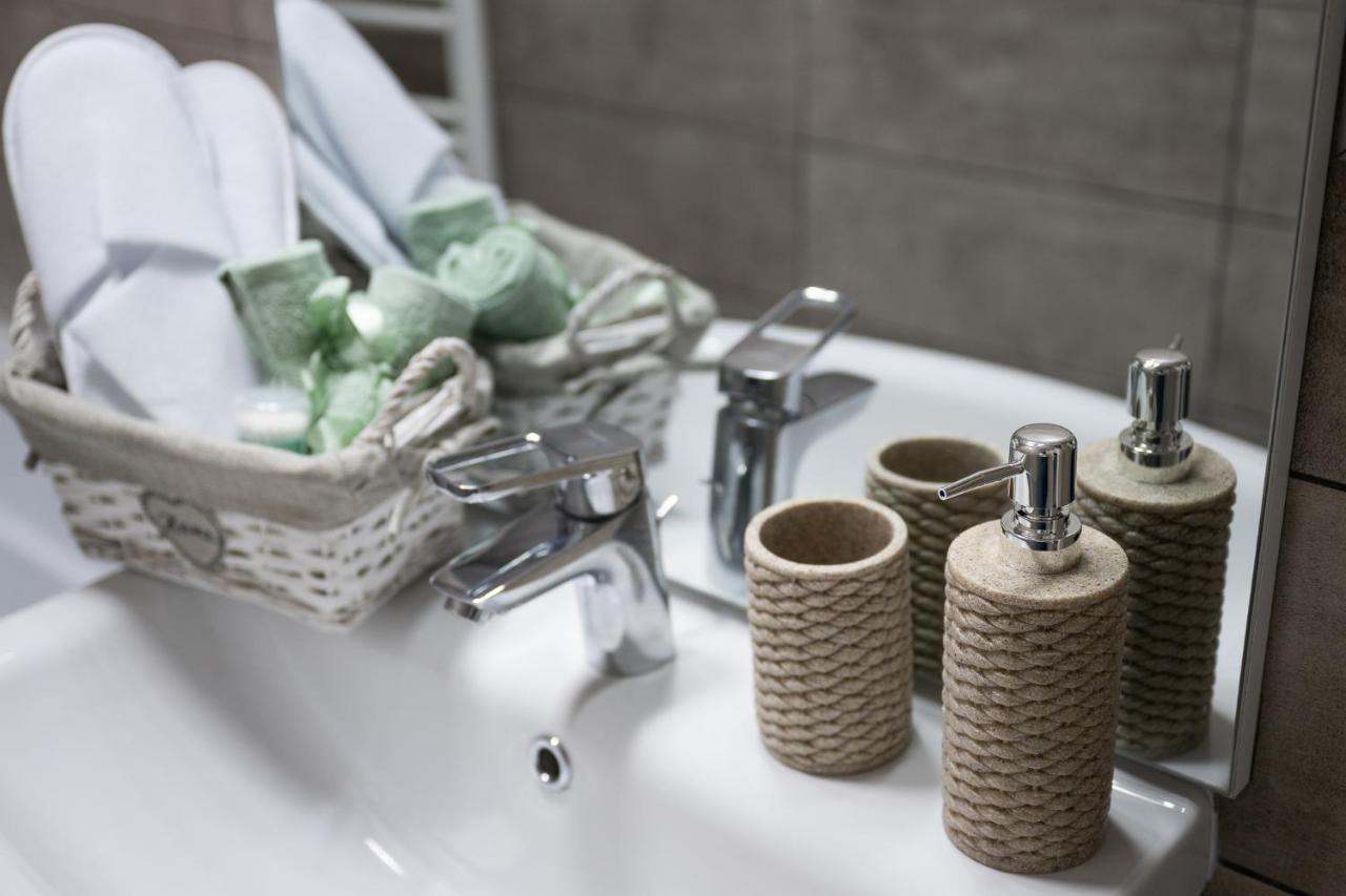 L&R Boutique Apartment Otelu Rosu Экстерьер фото