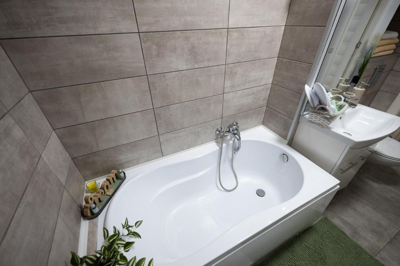 L&R Boutique Apartment Otelu Rosu Экстерьер фото