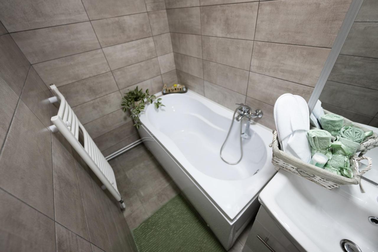 L&R Boutique Apartment Otelu Rosu Экстерьер фото