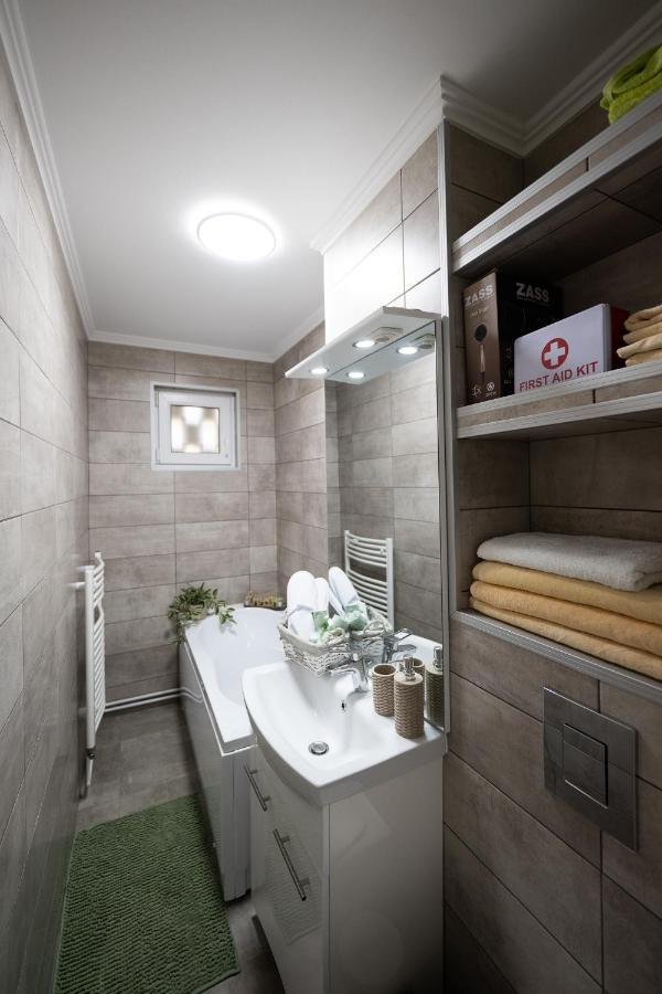 L&R Boutique Apartment Otelu Rosu Экстерьер фото