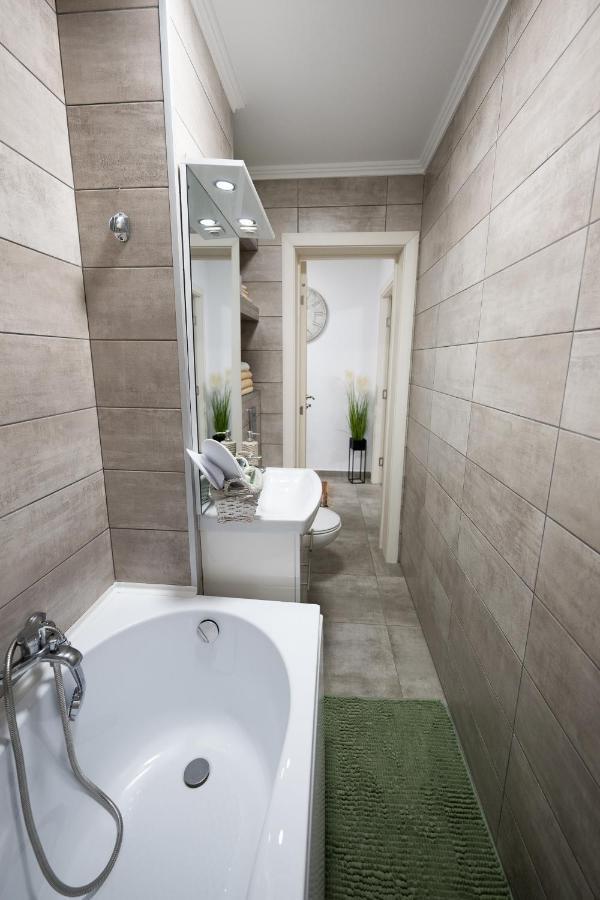 L&R Boutique Apartment Otelu Rosu Экстерьер фото